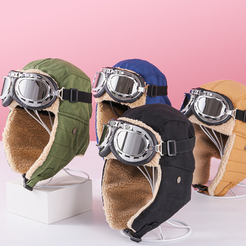 Vintermössa i fleece med öronskydd för herr och dam, varm och trendig, finns i brun, grön, marinblå och svart.