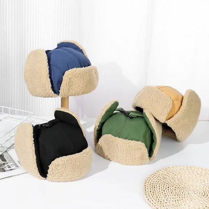 Vintermössa i fleece med öronskydd för herr och dam, varm och trendig, finns i brun, grön, marinblå och svart.