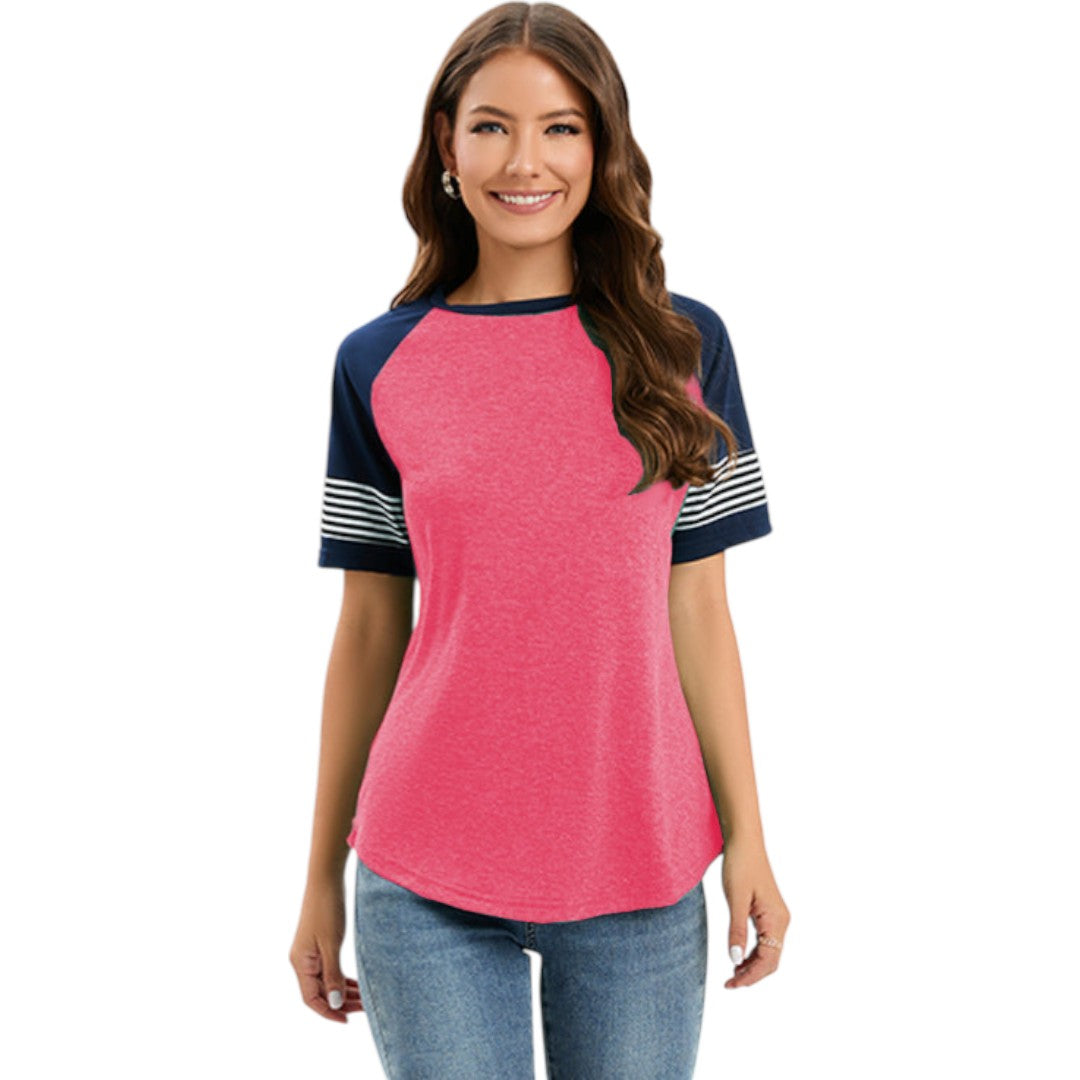 Trendig randig dam t-shirt med sköna raglanärmar och rund hals. En snygg damtopp för våren.