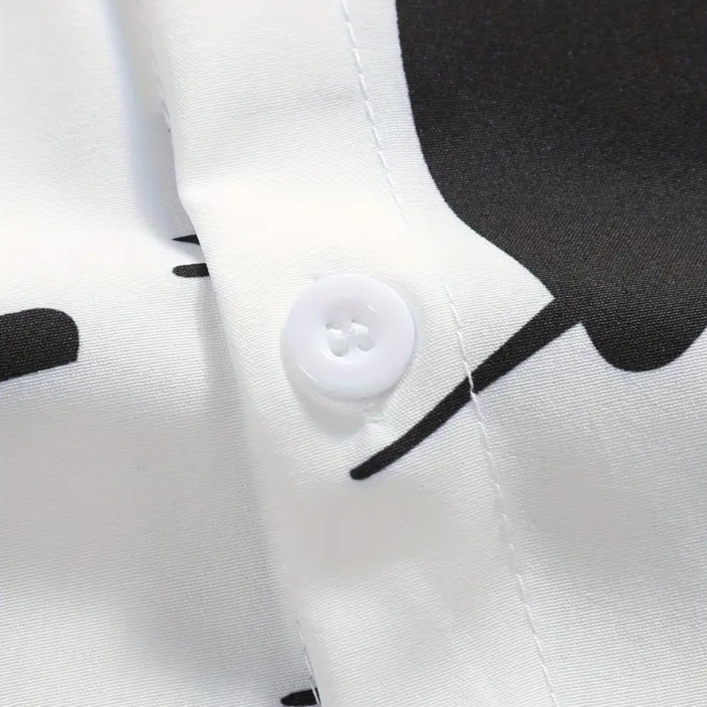 Vit herrskjorta i klassisk design, en mångsidig vårskjorta för män. Elegant och bekväm för alla tillfällen.
