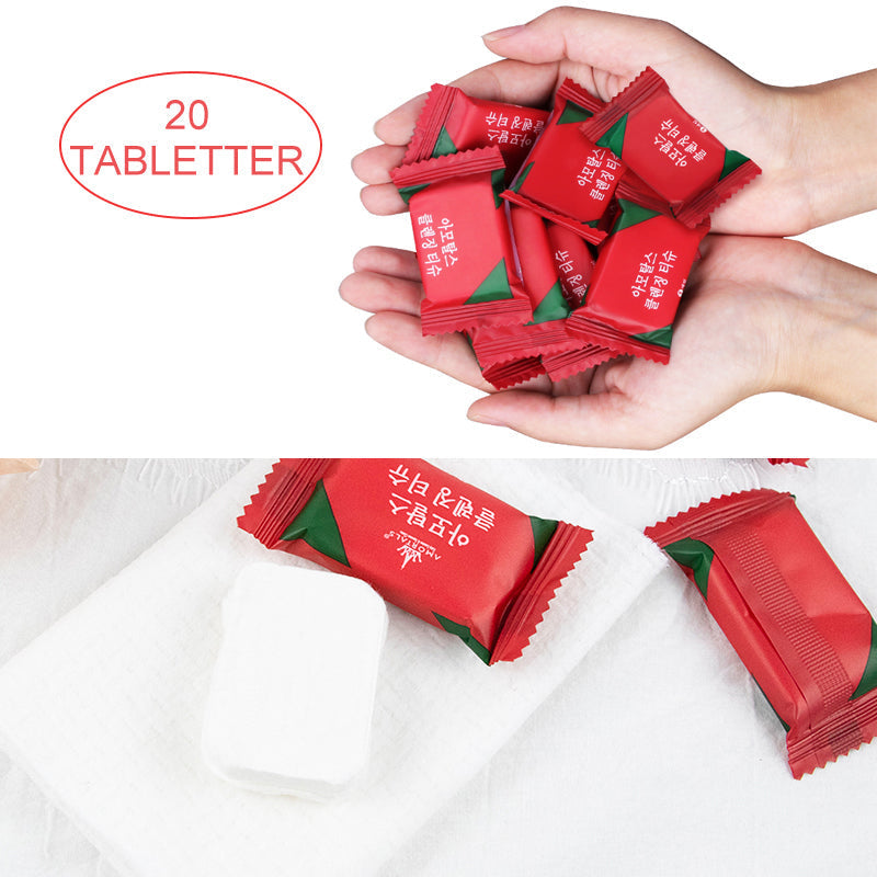 "Vit kompakt engångshandduk för resor, praktisk och platssparande, perfekt för hygien i farten."