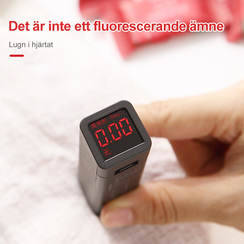 "Vit kompakt engångshandduk för resor, praktisk och platssparande, perfekt för hygien i farten."