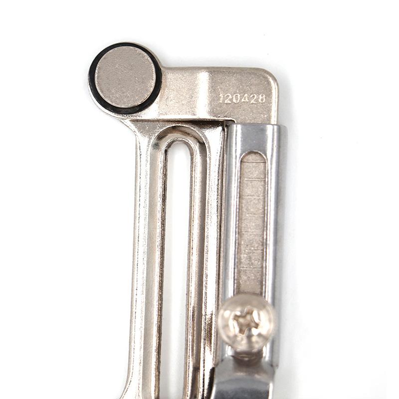 "Vit symaskin för effektiv sömning och precisionsarbete, perfekt för hemmabruk och professionella textilprojekt."