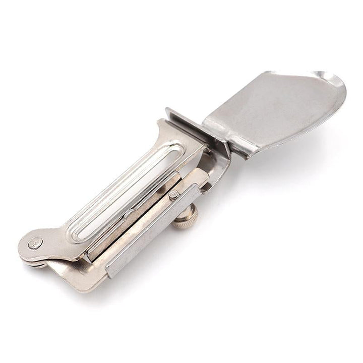 "Vit symaskin för effektiv sömning och precisionsarbete, perfekt för hemmabruk och professionella textilprojekt."