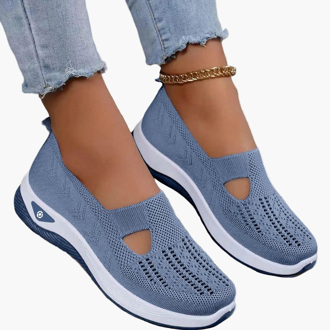 Andningsbara damsneakers i textil med ortopediskt fotstöd, slip on funktion & memory foam. Optimal komfort.
