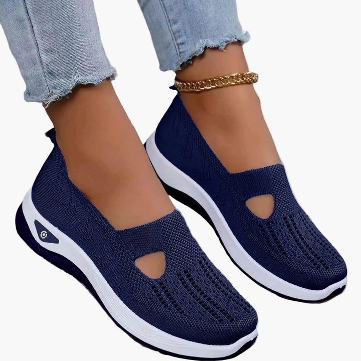 Detaljbild på halkfri sula från ortopediska damsneakers, ger säkert grepp & stabilitet för alla underlag.
