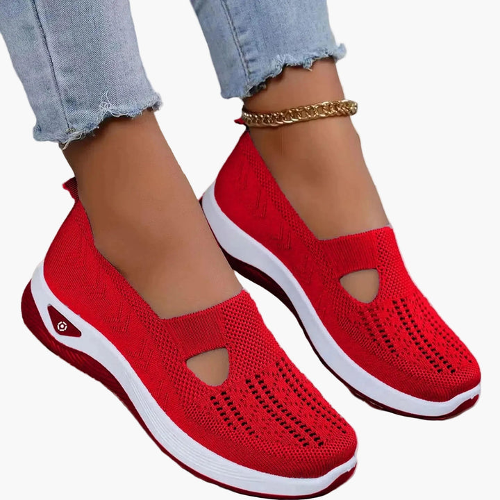 Enkla slip on damsneakers med andningsbart material, memory foam & ortopediskt fotstöd. Bekväma & praktiska.