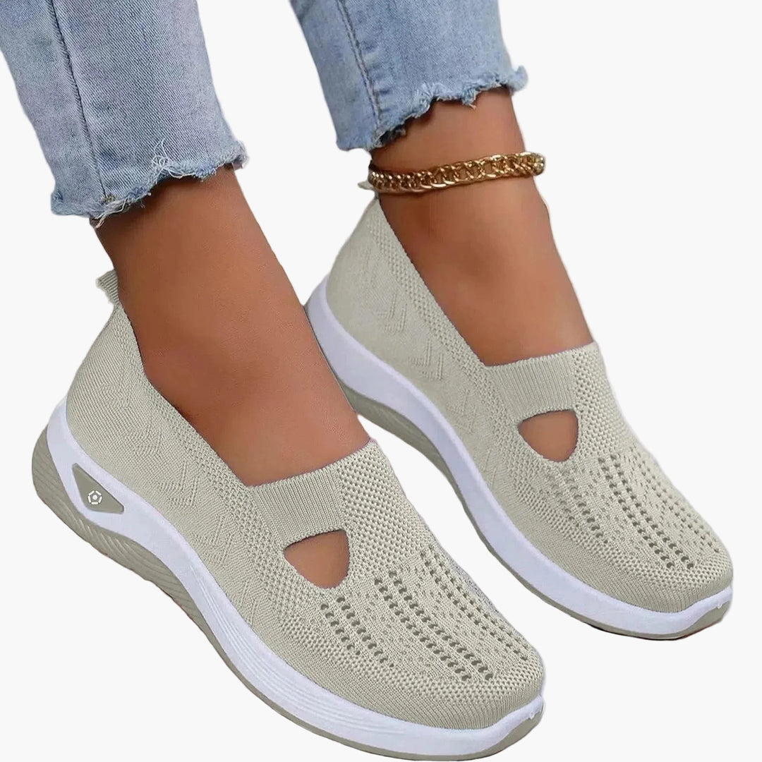 Stilrena ortopediska damsneakers med halkfri sula, fotstöd & andningsbart material. Idealiska träningsskor.