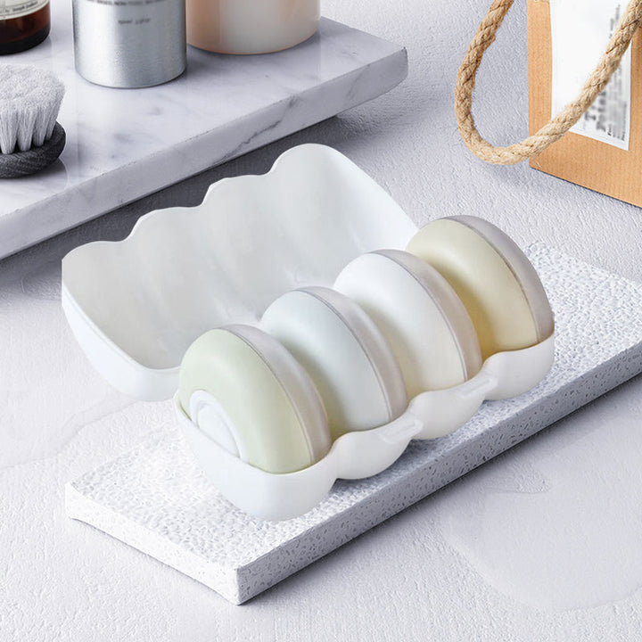 "Vita, kompakta resekapslar för flytande produkter. Unisex, bärbara förvaringslösningar med unik design i plast."