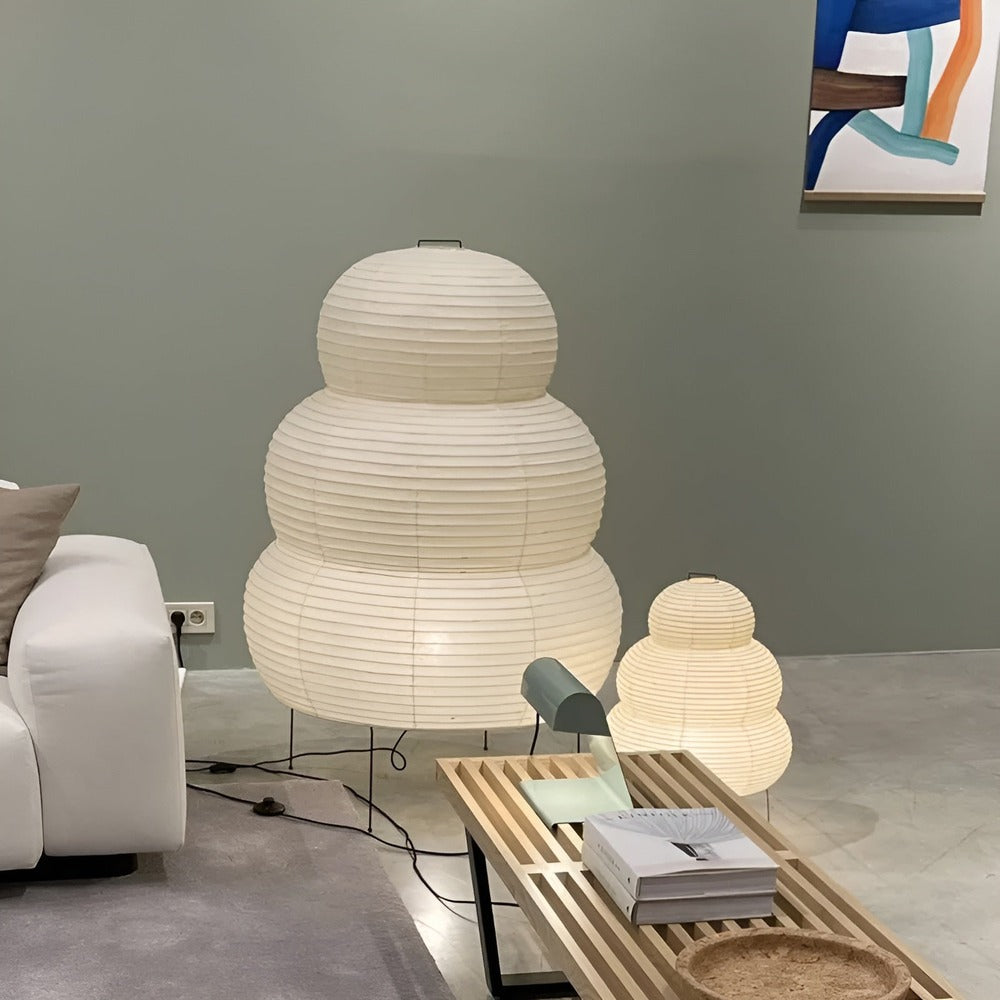 Varmt ljus från Zen Glow rispapperslampa. Perfekt som stämningsbelysning i vardagsrum eller sovrum.